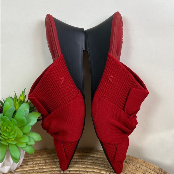 NWOT Vivaia Pointed Toe Yaffa Wedge Mule Sandals Red - Picture 8 of 11